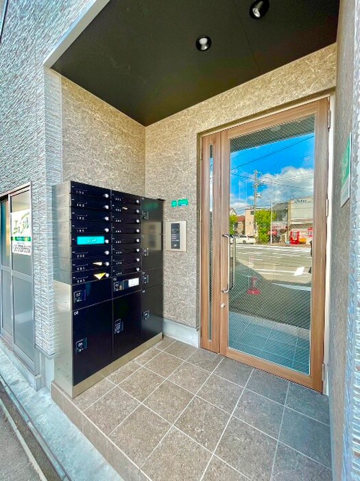 物件外観写真2　(エントランス部分)