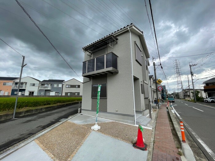 物件外観写真5　(駐車場)