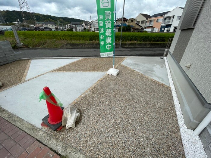 物件外観写真6　(駐車場)