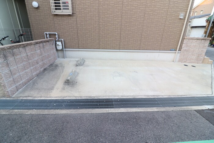 物件外観写真5　(駐車場)