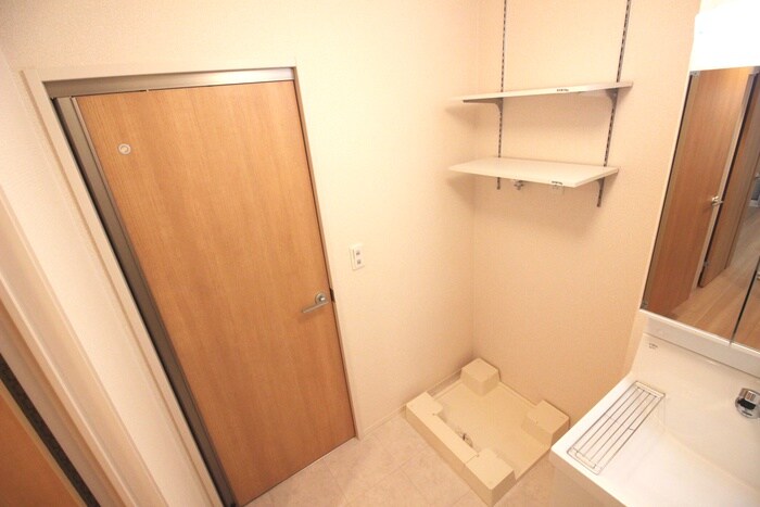 物件内観写真10　(洗濯機置場)