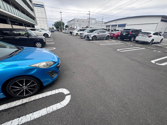 物件外観写真5　(駐車場)