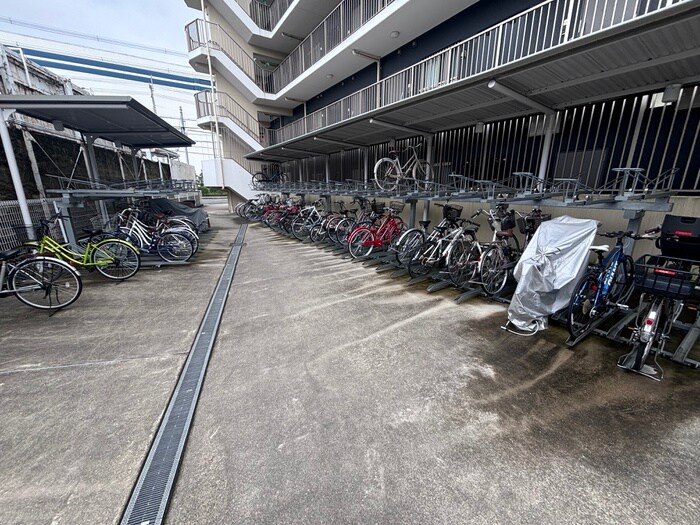 物件外観写真6　(駐輪場)