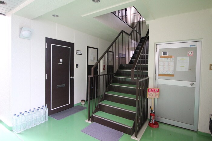 物件外観写真4　(エントランス部分)