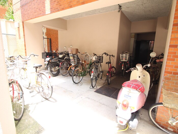 物件外観写真6　(駐輪場)