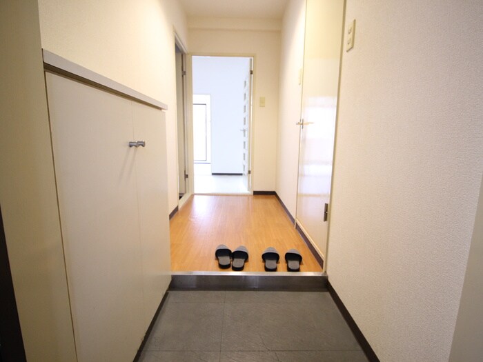 物件内観写真13　(玄関)