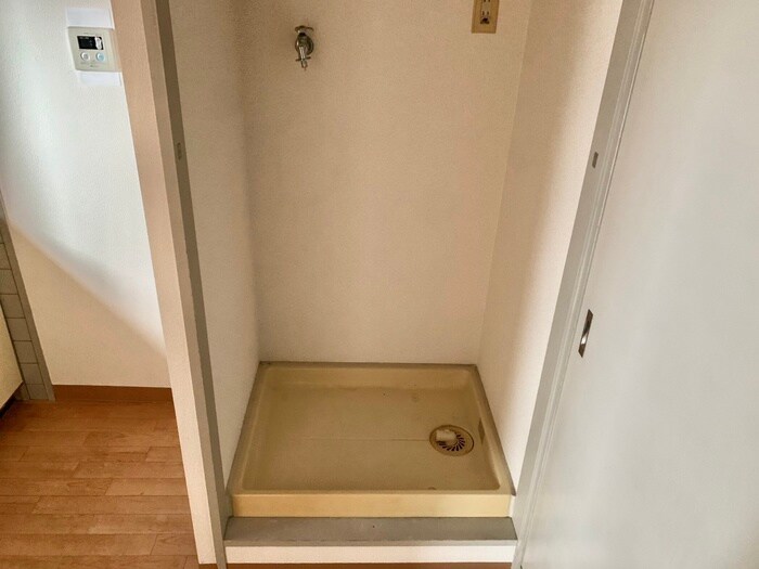 物件内観写真13　(洗濯機置場)