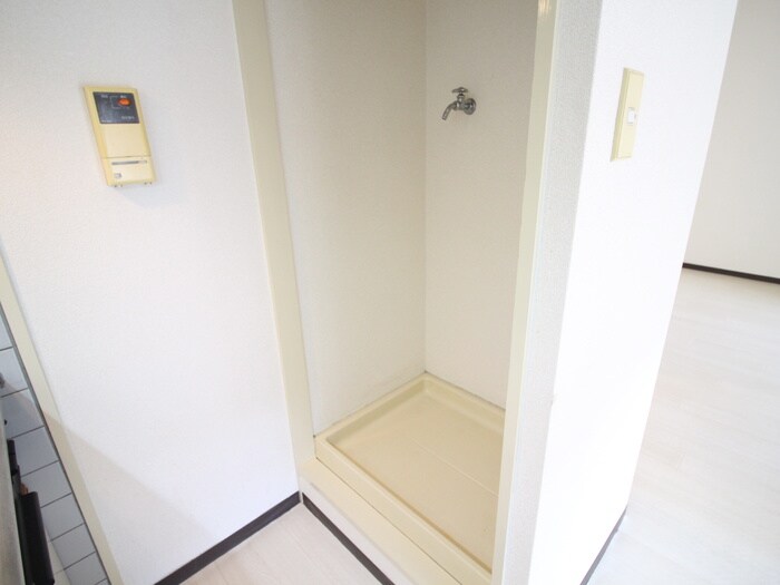 物件内観写真15　(洗濯機置場)