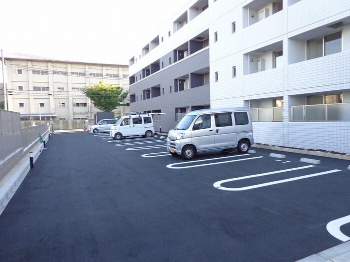 物件外観写真2　(駐車場)