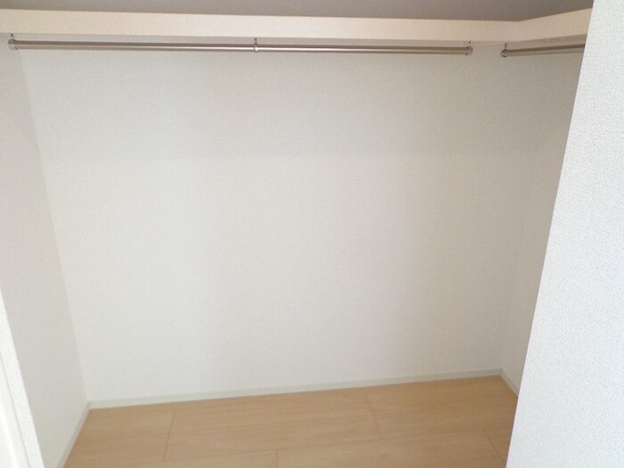 物件内観写真12　(収納)