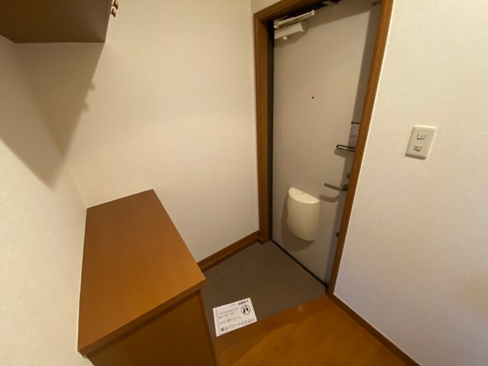 物件内観写真19　(玄関)