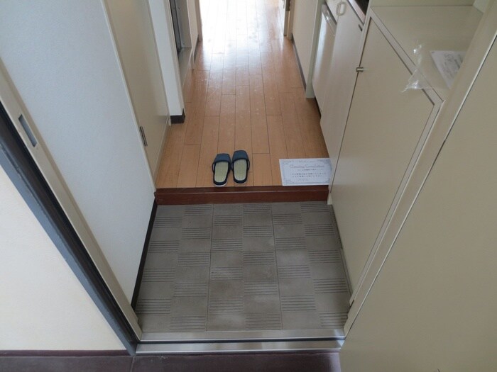 物件内観写真13　(玄関)