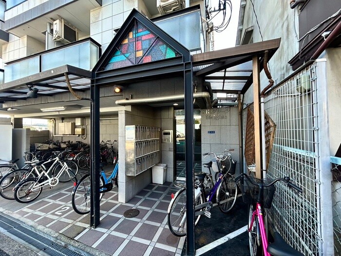 物件外観写真2　(エントランス部分)