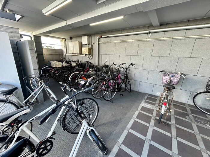 物件外観写真3　(駐輪場)