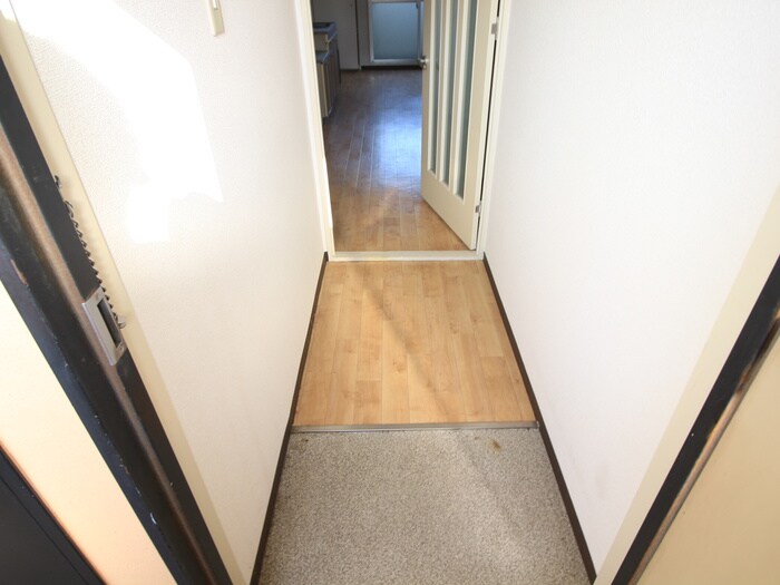 物件内観写真11　(玄関)