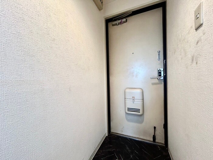 物件内観写真12　(玄関)