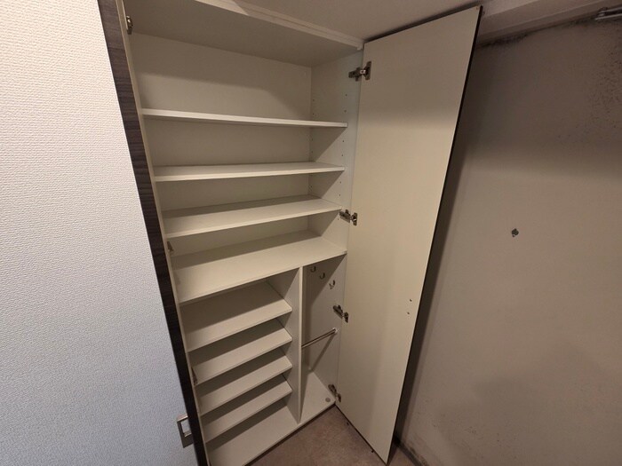 物件内観写真8　(靴箱)