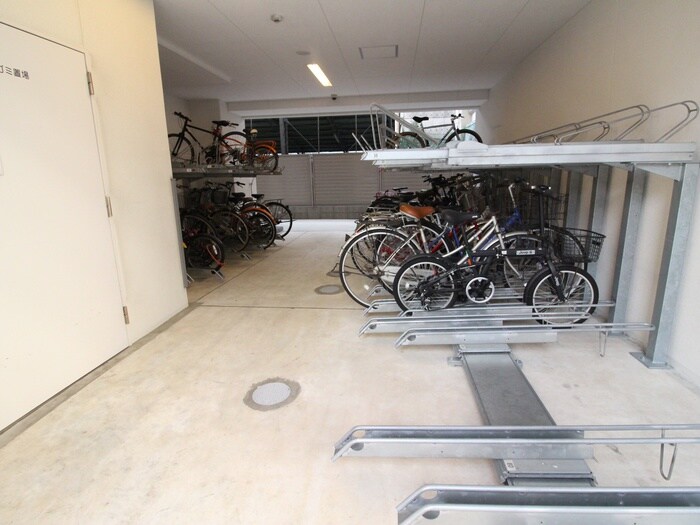 物件外観写真5　(駐輪場)