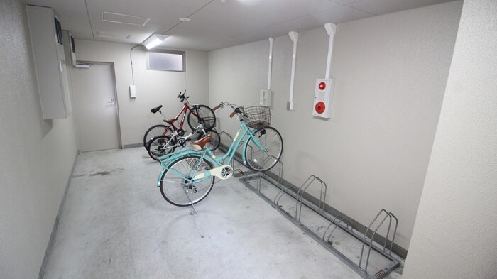 物件外観写真4　(駐輪場)