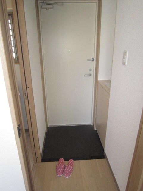 物件内観写真14　(玄関)