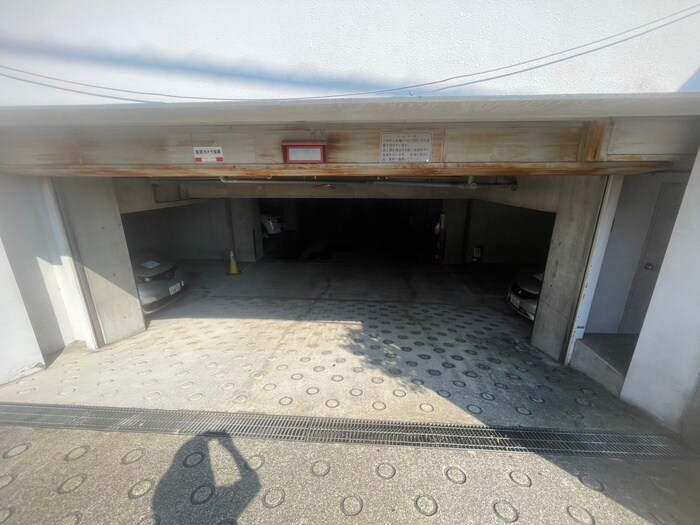 物件外観写真5　(駐車場)