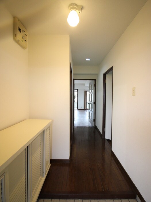 物件内観写真14　(廊下)