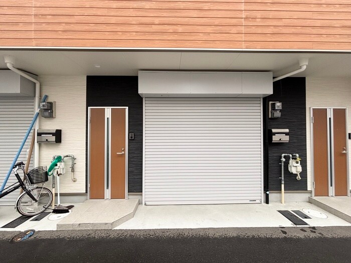 物件外観写真4　(エントランス部分)