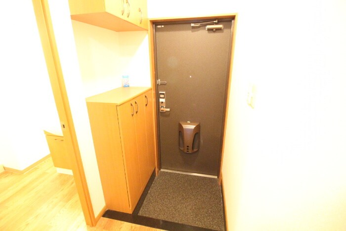 物件内観写真18　(玄関)