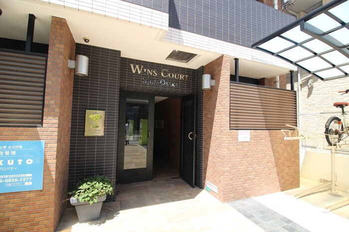 物件外観写真2　(エントランス部分)