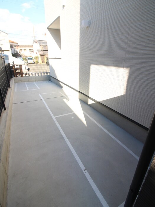 物件外観写真5　(バイク置き場)