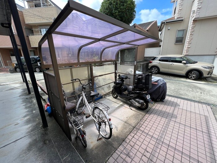 物件外観写真5　(駐輪場)