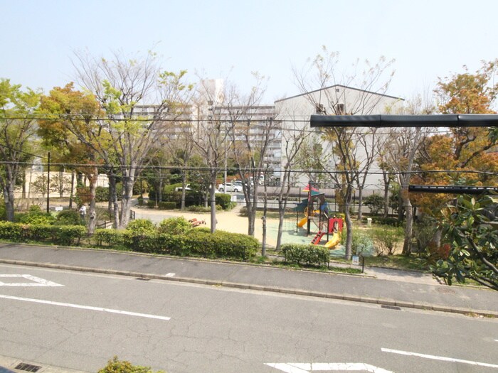 物件内観写真12　(室内からの展望)