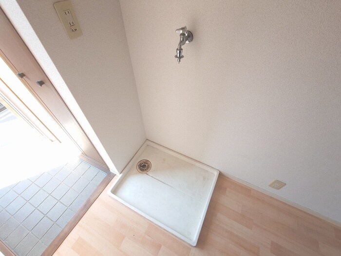 物件内観写真12　(洗濯機置場)