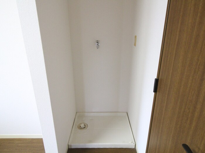 物件内観写真18　(洗濯機置場)