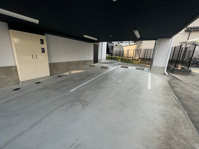 物件外観写真4　(駐車場)