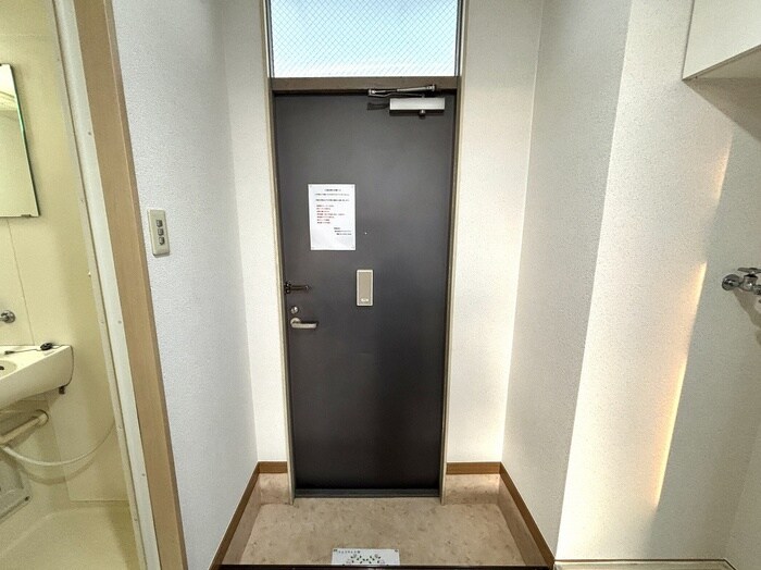 物件内観写真14　(玄関)