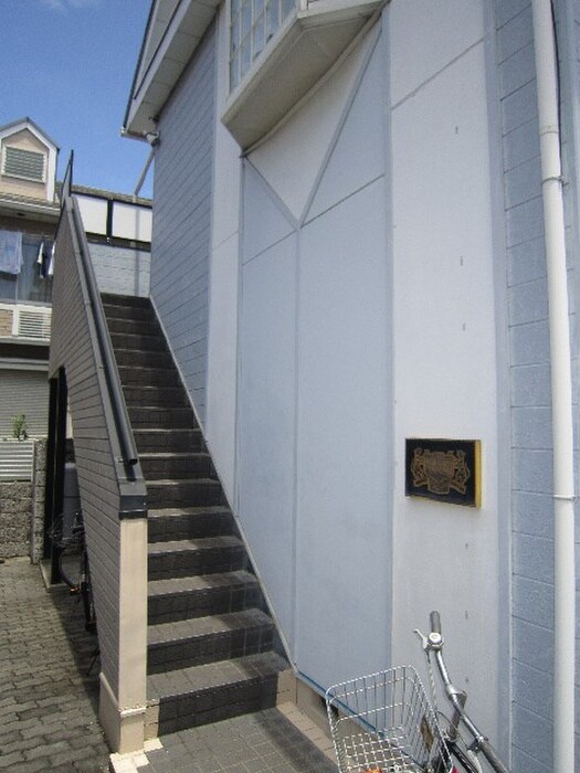 物件外観写真2　(エントランス部分)