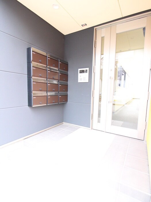 物件外観写真4　(エントランス部分)