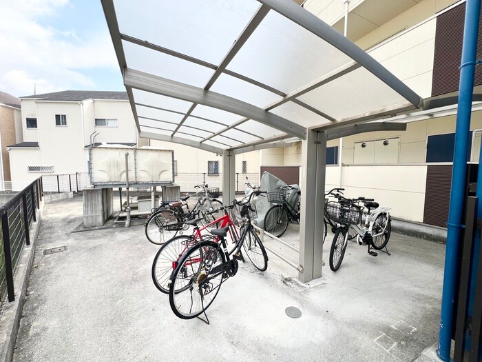 物件外観写真4　(駐輪場)