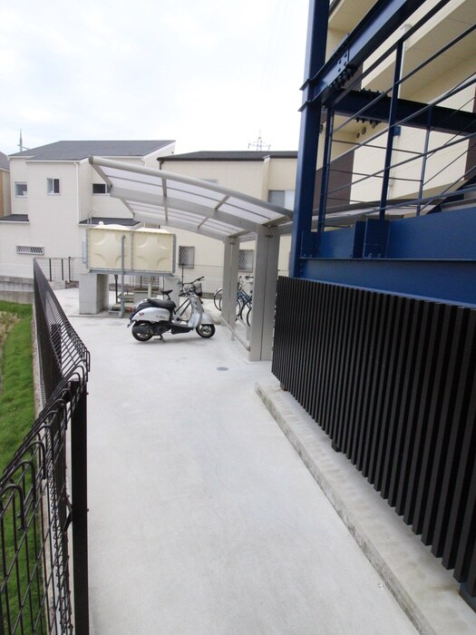 物件外観写真5　(駐輪場)