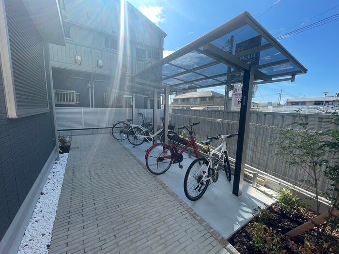 物件外観写真5　(駐輪場)