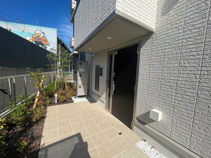 物件外観写真6　(エントランス部分)