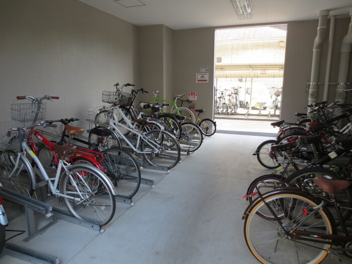 物件外観写真3　(駐輪場)