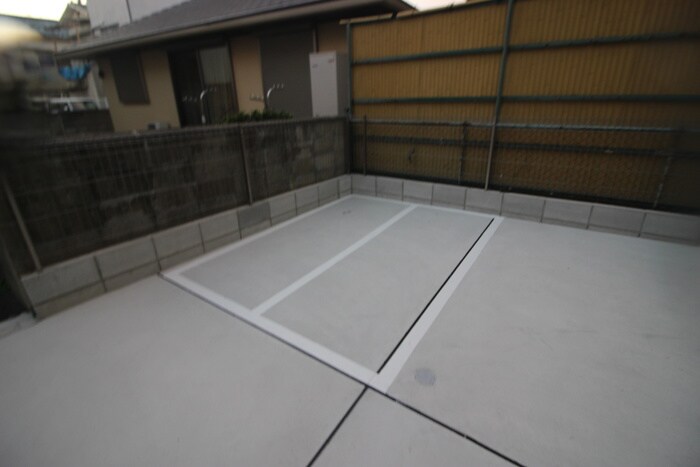 物件外観写真3　(バイク置き場)