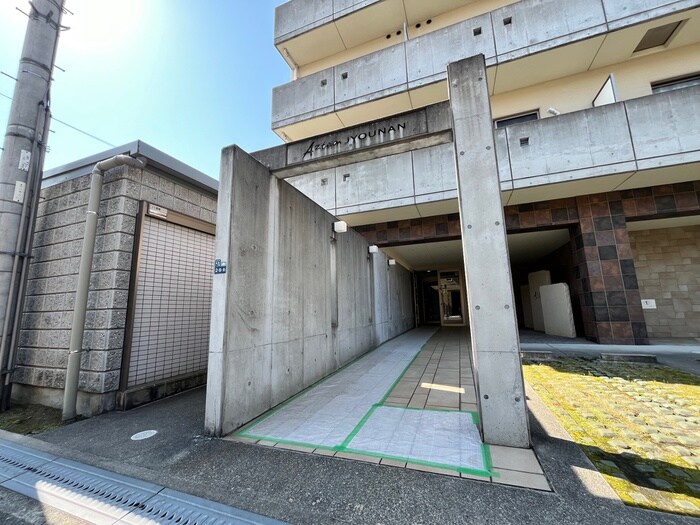 物件外観写真3　(エントランス部分)