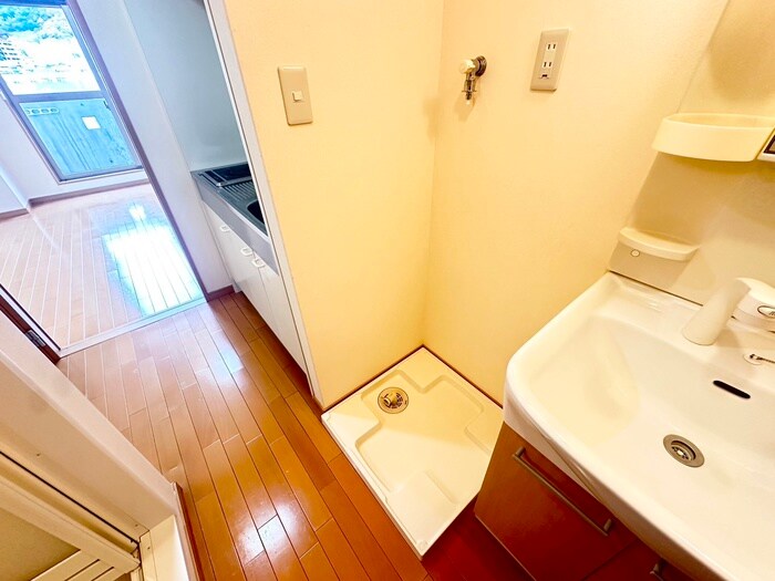 物件内観写真11　(洗濯機置場)