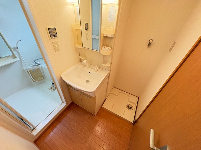 物件内観写真14　(洗濯機置場)