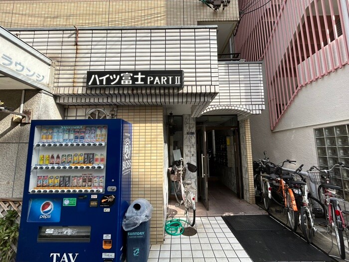 物件外観写真3　(エントランス部分)