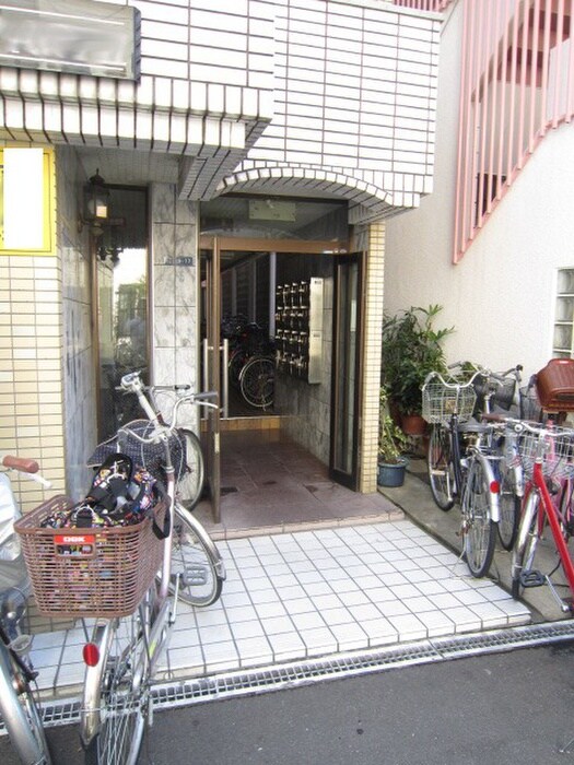 物件外観写真4　(エントランス部分)