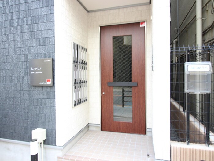 物件外観写真3　(エントランス部分)